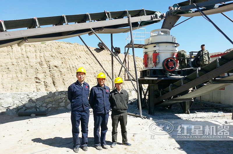 星辉注册圆锥破碎机价格实惠，客户安装现场